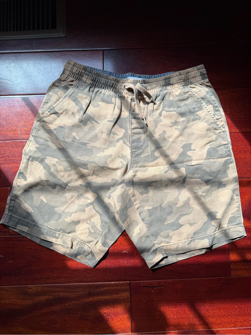 Sonoma Men's Camo Hybrid Shorts in Tan and Green